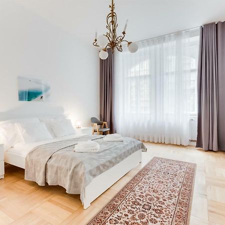 The Dancing House Residence, Two Bedroom Apartment With Balcony Near River! Prague Extérieur photo