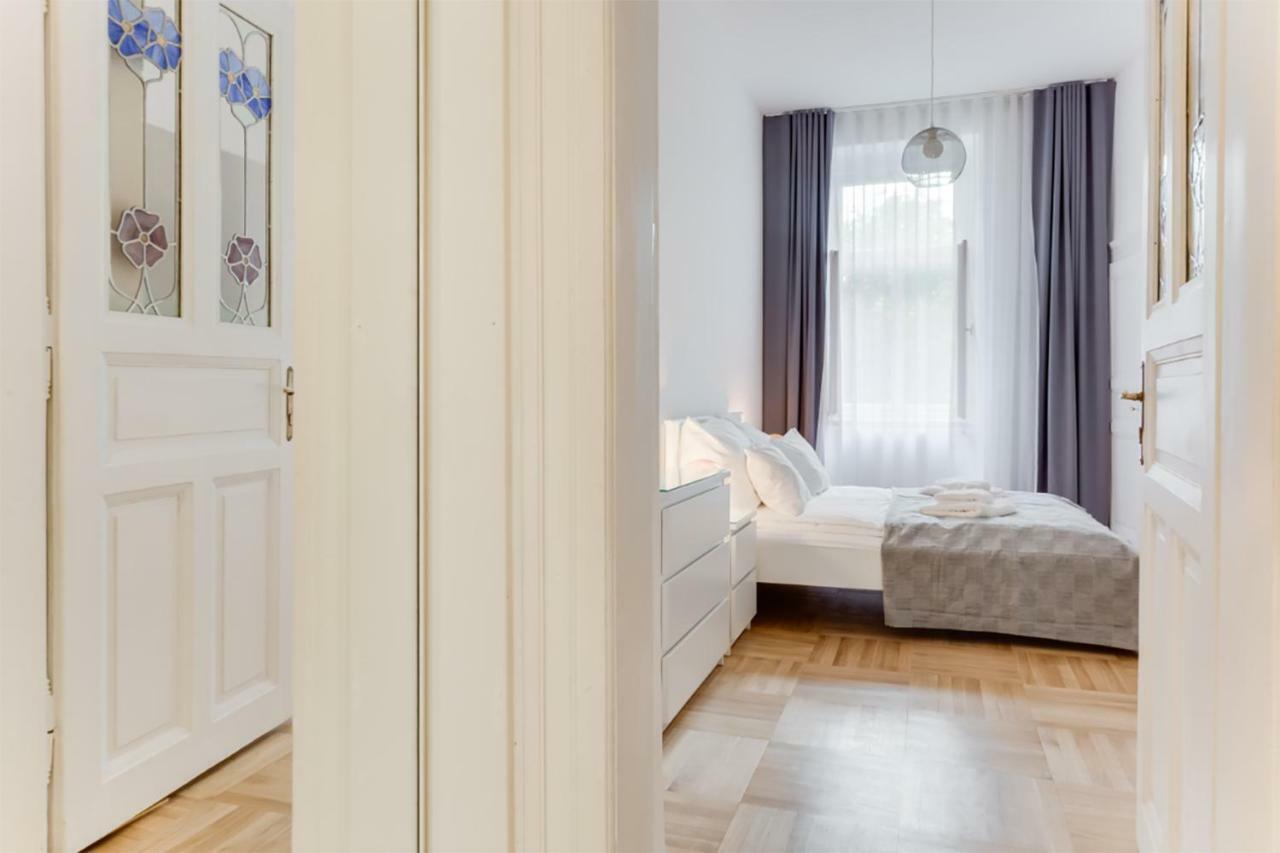 The Dancing House Residence, Two Bedroom Apartment With Balcony Near River! Prague Extérieur photo