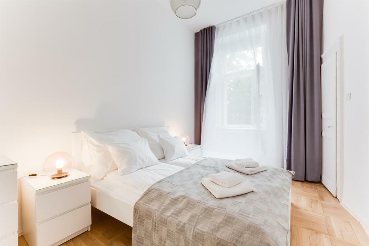 The Dancing House Residence, Two Bedroom Apartment With Balcony Near River! Prague Extérieur photo