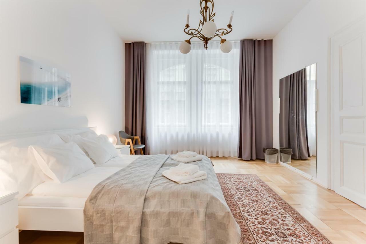 The Dancing House Residence, Two Bedroom Apartment With Balcony Near River! Prague Extérieur photo