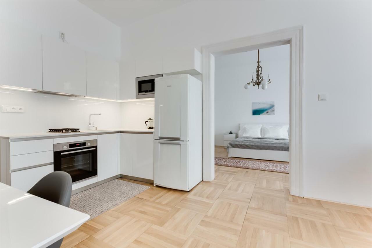 The Dancing House Residence, Two Bedroom Apartment With Balcony Near River! Prague Extérieur photo