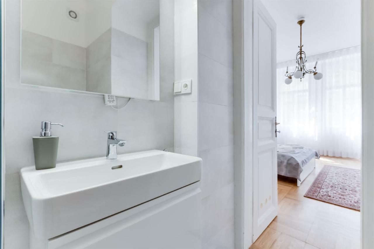 The Dancing House Residence, Two Bedroom Apartment With Balcony Near River! Prague Extérieur photo